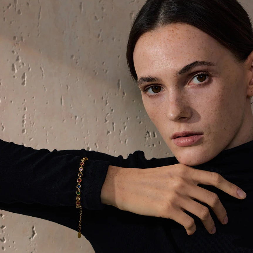 Lumière - White Round Bezel Gold Bracelet