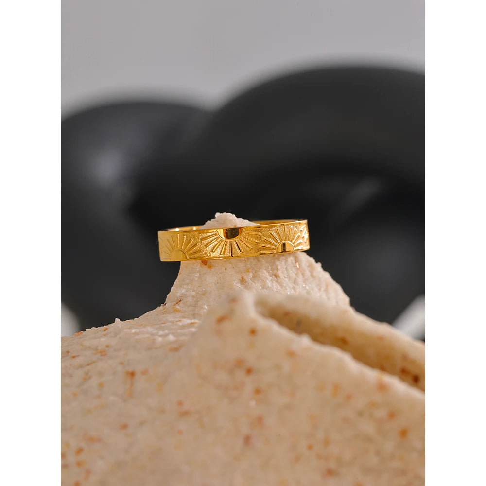 Sunbeam Engraved Gold Ring Band