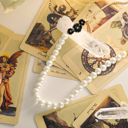 Black Flower Pearl Beaded Necklace