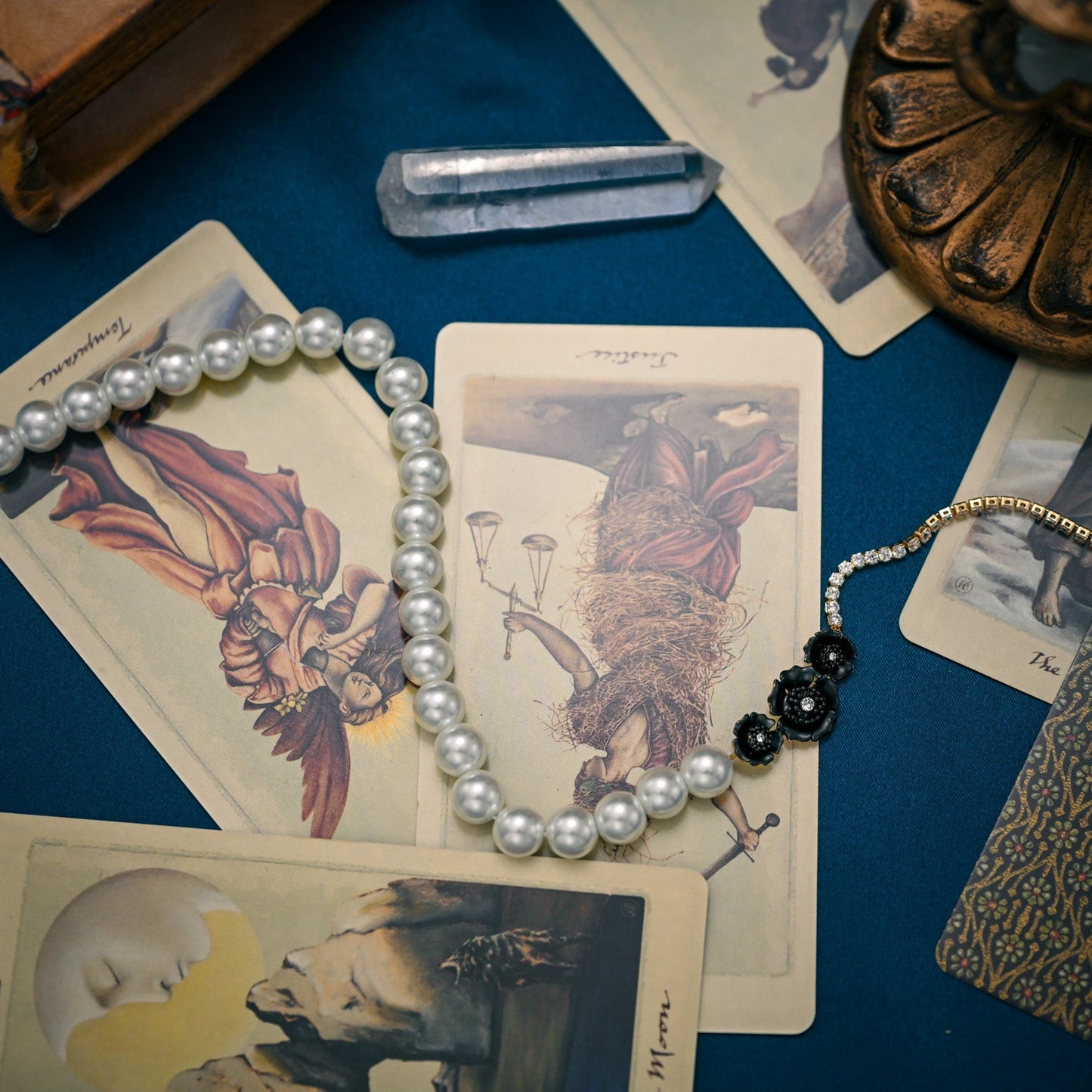 Black Flower Pearl Beaded Necklace