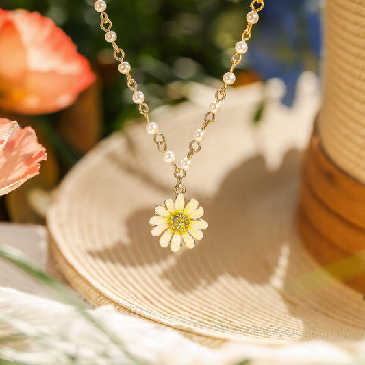 Daisy Pearl Necklace