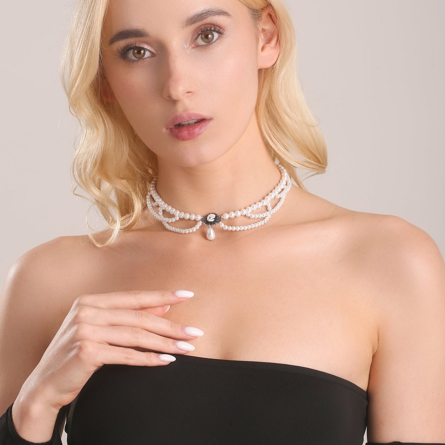 Victoria Pearl Choker