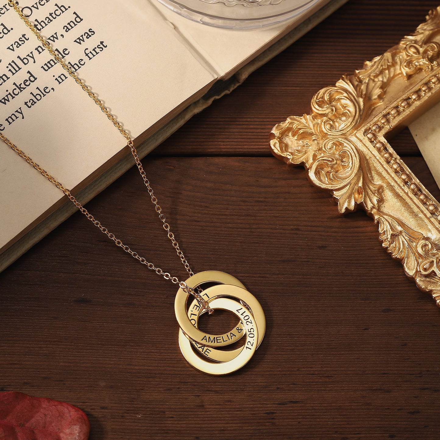 Interlink Circles Name Necklace
