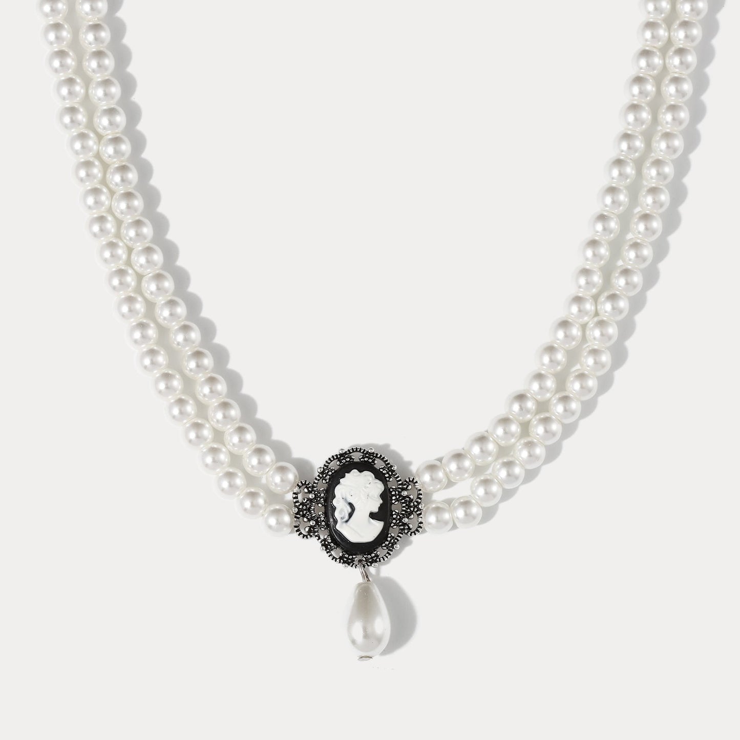 Victoria Pearl Choker