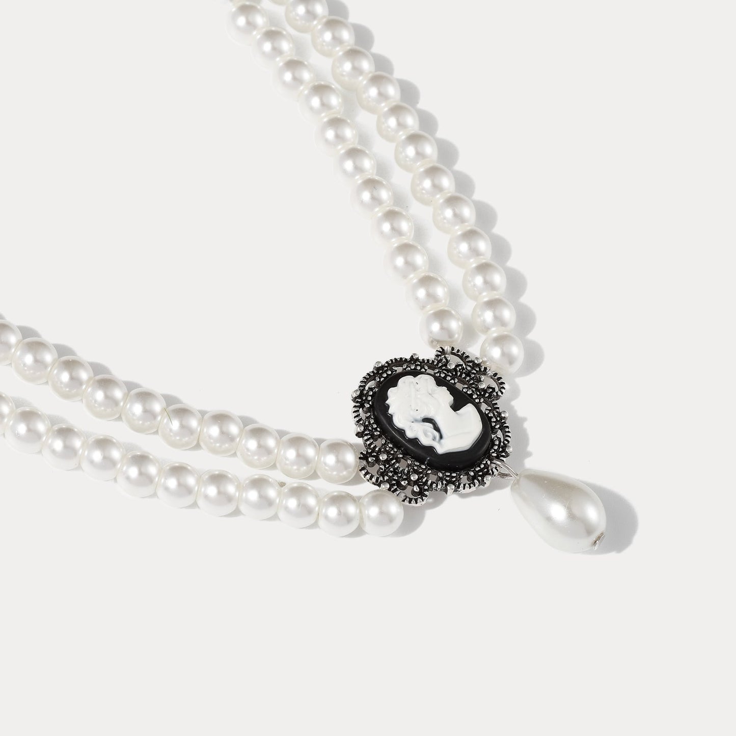 Victoria Pearl Choker