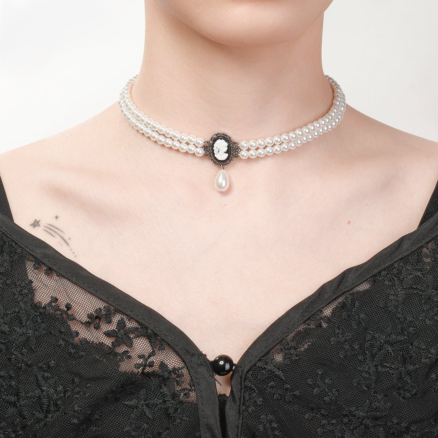 Victoria Pearl Choker