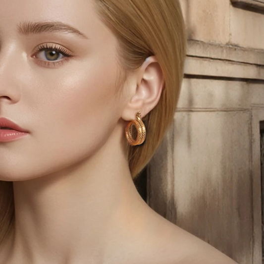 Snake Stud Earrings Gold / Silver